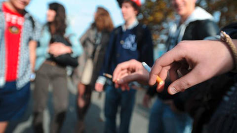 Kinder-Rauchen-Dummy