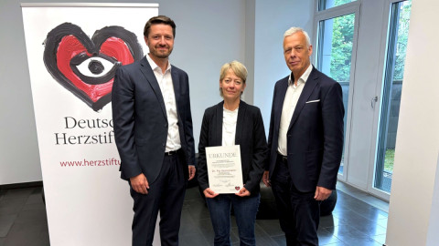 Geschäftsführer Friso Janßen,  Dr. Pia Heinemann (preisträgerin) und Vorstandsvorsitzender Prof. Thomas Voigtländer